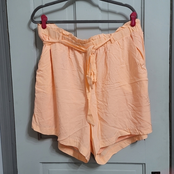 TORRID SELF TIE PAPERBAG WAIST MID SHORT - CHALLIS PEACH 2x - Picture 4 of 10